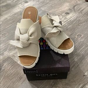bernie mev. Cream Women's Bow Mules